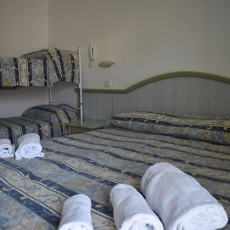 NewHotelGinevra Cattolica Buitenkant foto