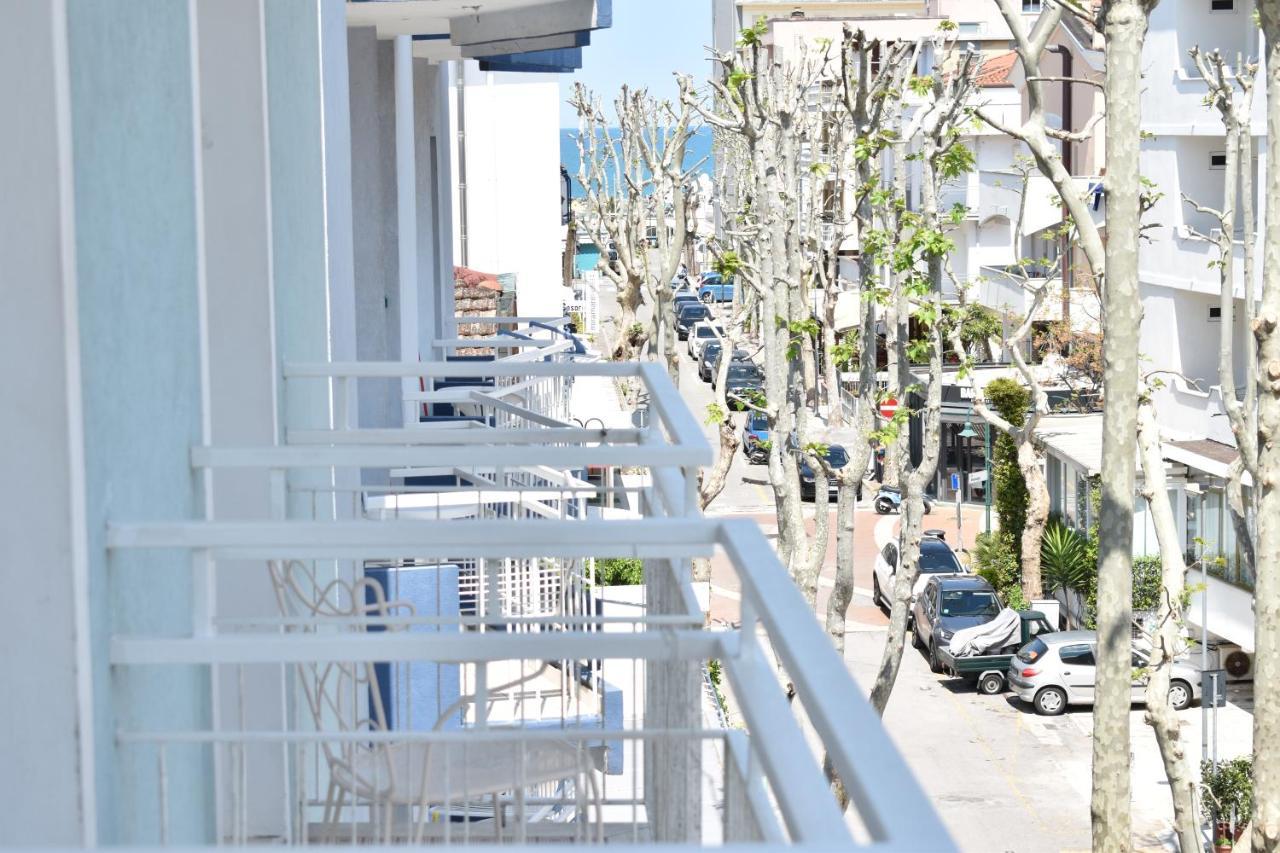 NewHotelGinevra Cattolica Buitenkant foto