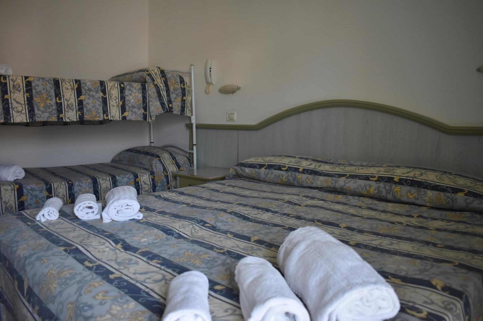 NewHotelGinevra Cattolica Buitenkant foto